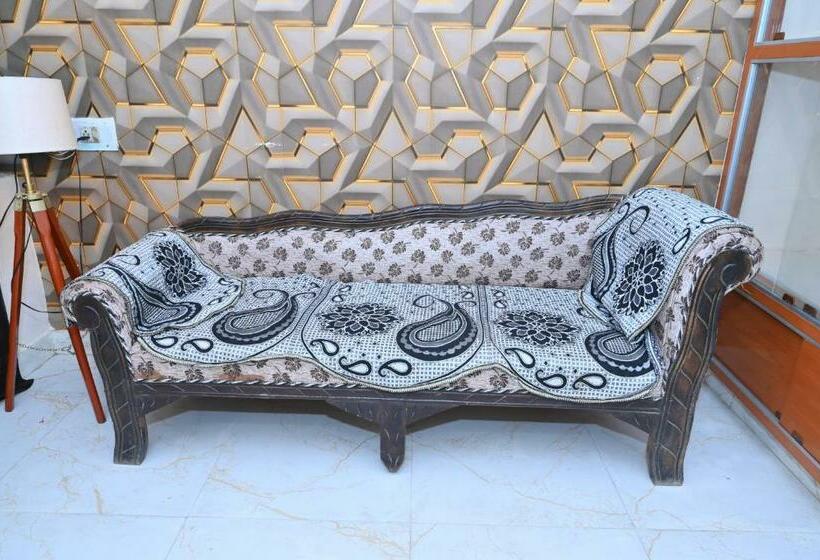 סוויטה דלוקס, Privyrooms