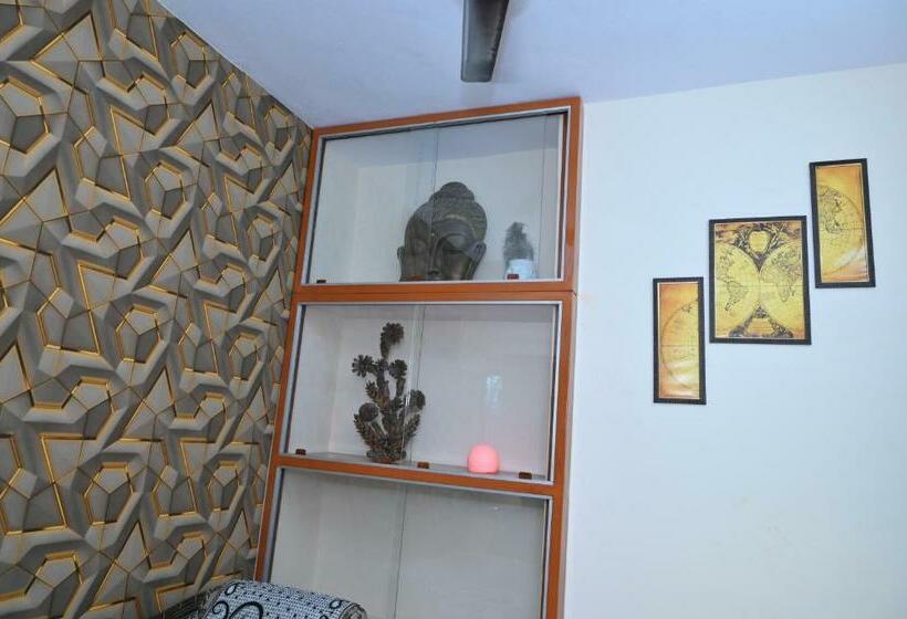 סוויטה דלוקס, Privyrooms