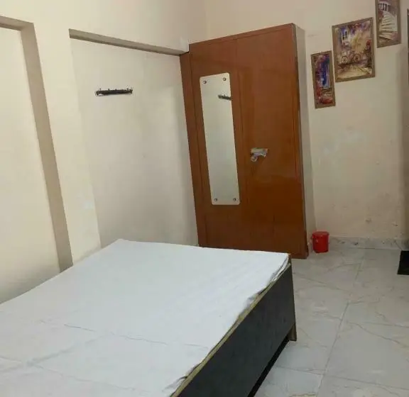 اتاق اکونومی, Privyrooms