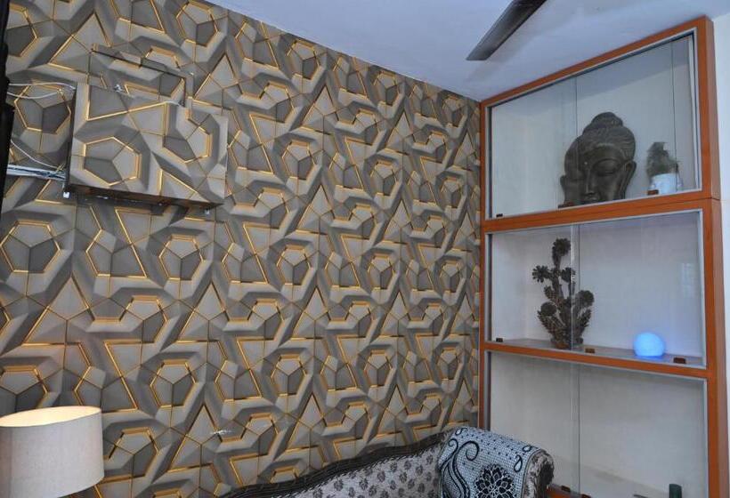 סוויטה דלוקס, Privyrooms