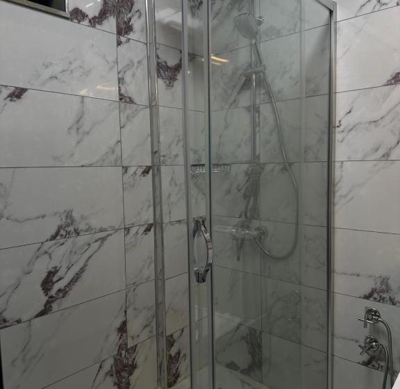 غرفة ديلوكس, Agi̇os