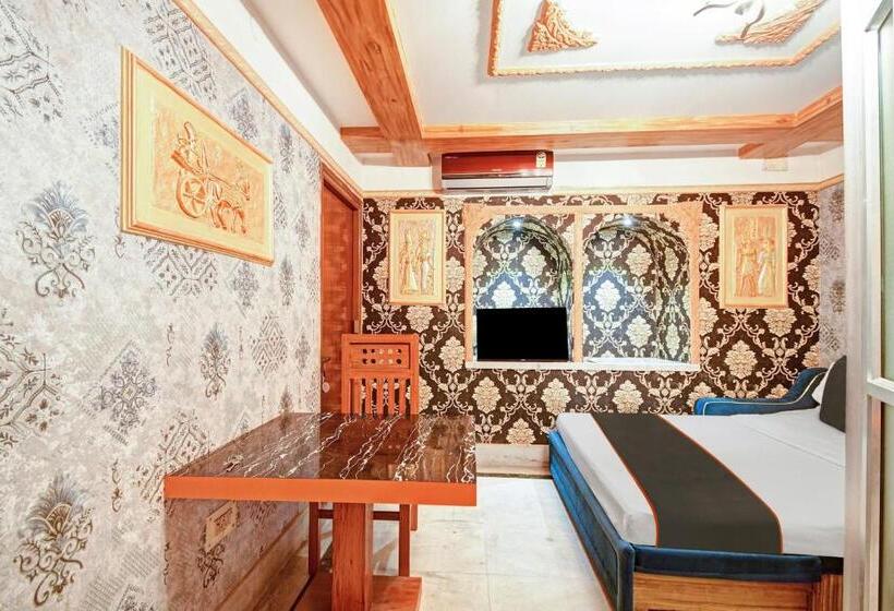 Triple Classic Room, Collection O The Mughalaes Delicacy