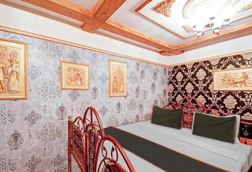 Triple Classic Room, Collection O The Mughalaes Delicacy