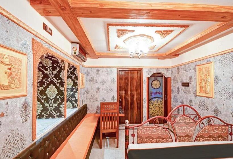 חדר קלאסי לשלושה, Collection O The Mughalaes Delicacy