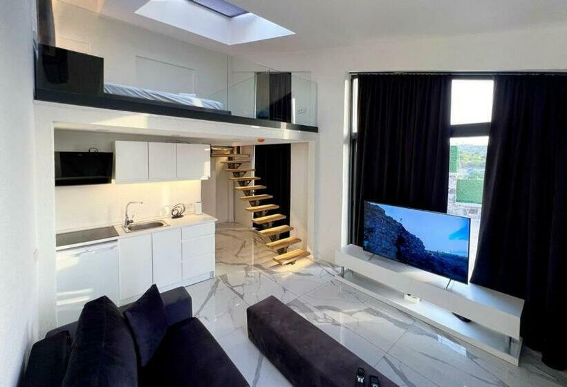 جناح, Costa Linn Premium