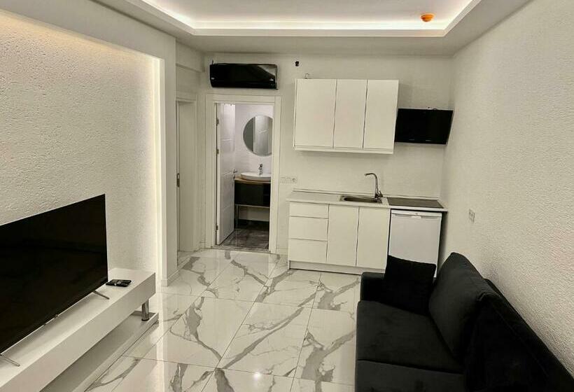 جناح جونيور, Costa Linn Premium