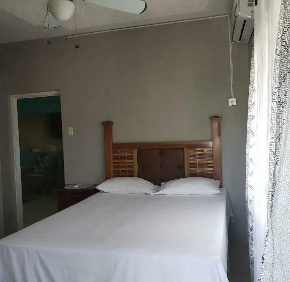 سوییت خانوادگی, Lion’s View Bed & Breakfast