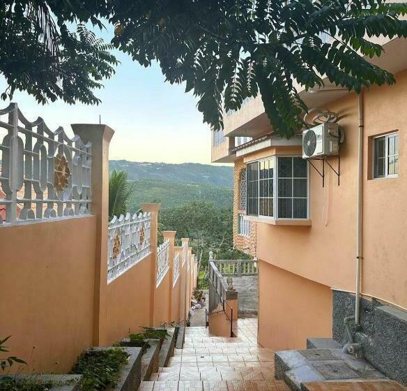 اتاق لوکس با بالکن, Lion’s View Bed & Breakfast