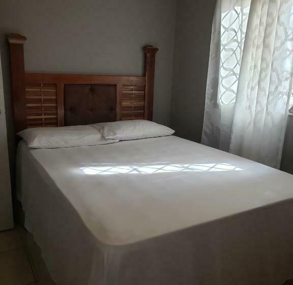 اتاق لوکس با بالکن, Lion’s View Bed & Breakfast