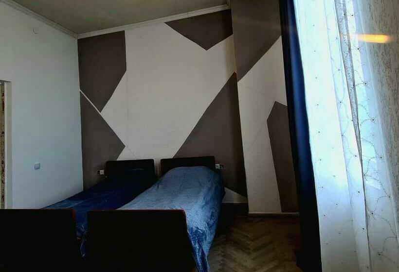 اتاق استاندارد, Old House Korolistavi