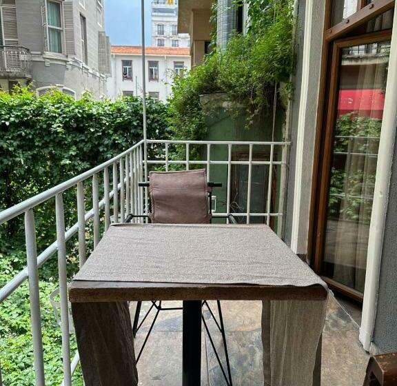 Номер Стандарт с Балконом, Ada Life Suit