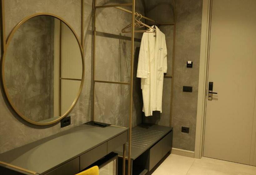 חדר דלוקס לשלושה, Comfort Suites