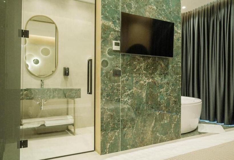 חדר דלוקס נוף לים, Comfort Suites