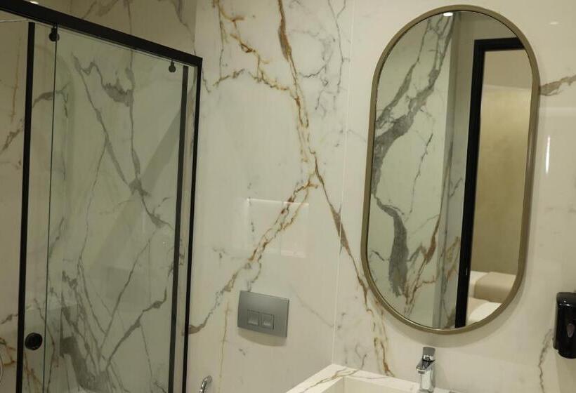 חדר סטנדרט לשלושה עם מרפסת, Comfort Suites