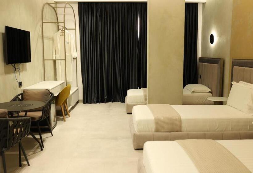 חדר סטנדרט לשלושה עם מרפסת, Comfort Suites