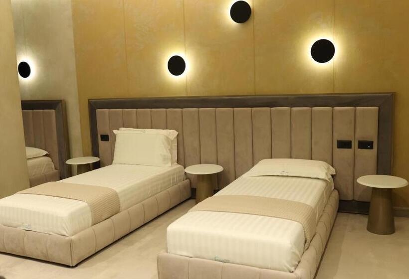 חדר סטנדרט לשלושה עם מרפסת, Comfort Suites