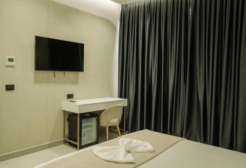 חדר דלוקס עם מרפסת, Comfort Suites