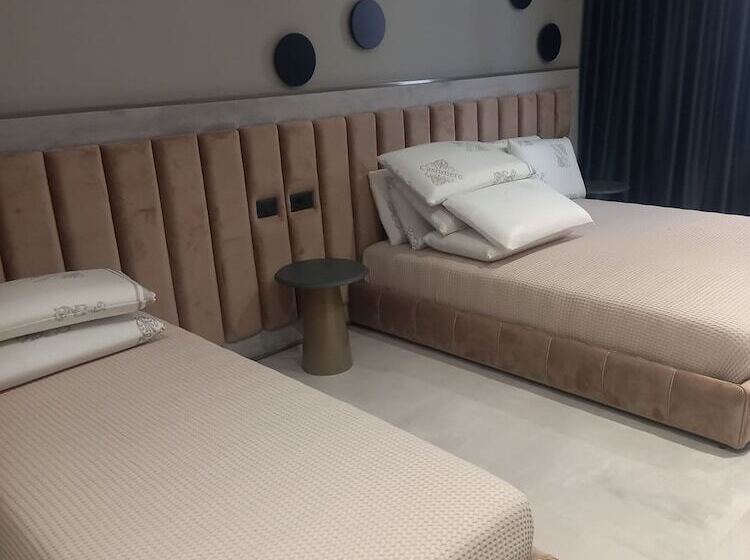 חדר דלוקס לשלושה, Comfort Suites