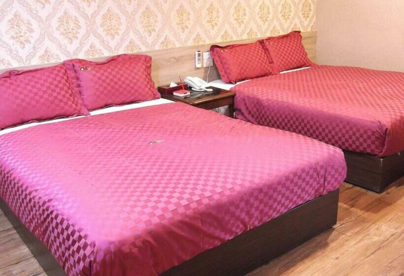 اتاق استاندارد چهار تخته, Bin Cheng