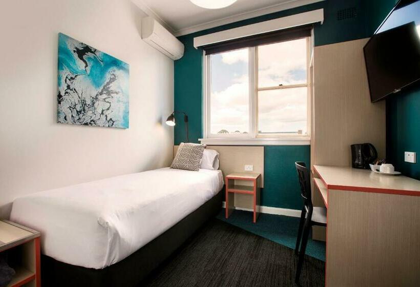 اتاق استاندارد یک تخته با سرویس بهداشتی مشترک, Greenacre