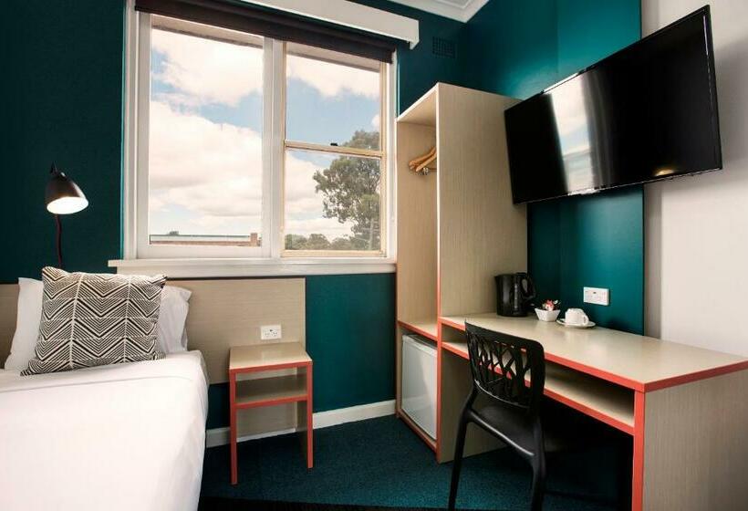 اتاق استاندارد یک تخته با سرویس بهداشتی مشترک, Greenacre