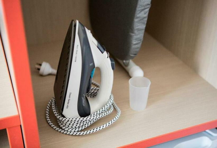 اتاق استاندارد یک تخته با سرویس بهداشتی مشترک, Greenacre