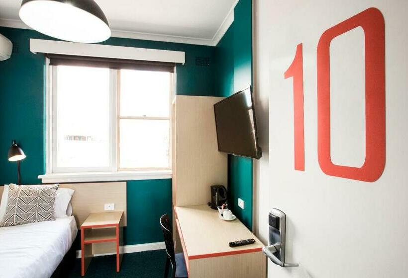 اتاق استاندارد یک تخته با سرویس بهداشتی مشترک, Greenacre