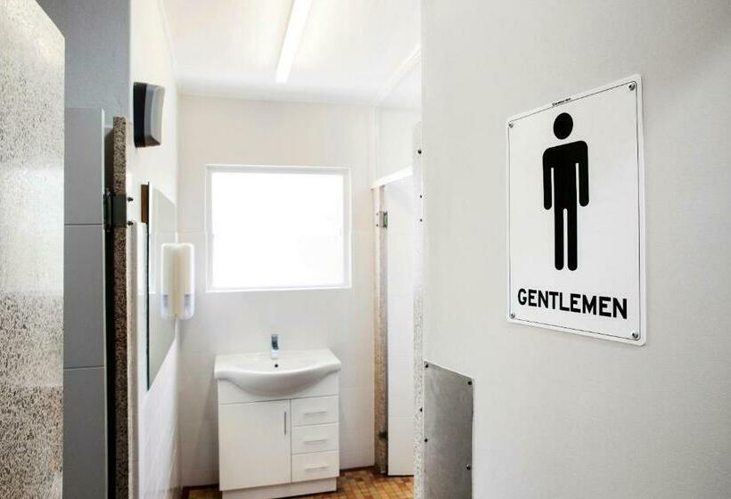 اتاق استاندارد یک تخته با سرویس بهداشتی مشترک, Greenacre