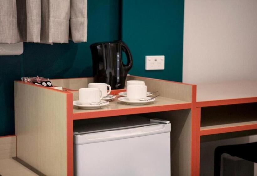 اتاق خانوادگی با سرویس بهداشتی مشترک, Greenacre