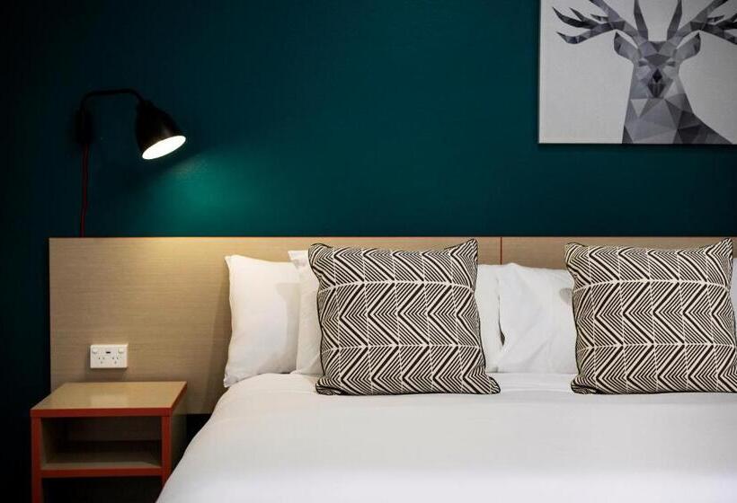 اتاق خانوادگی با سرویس بهداشتی مشترک, Greenacre