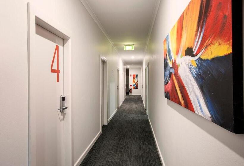 استودیو خانوادگی, Greenacre