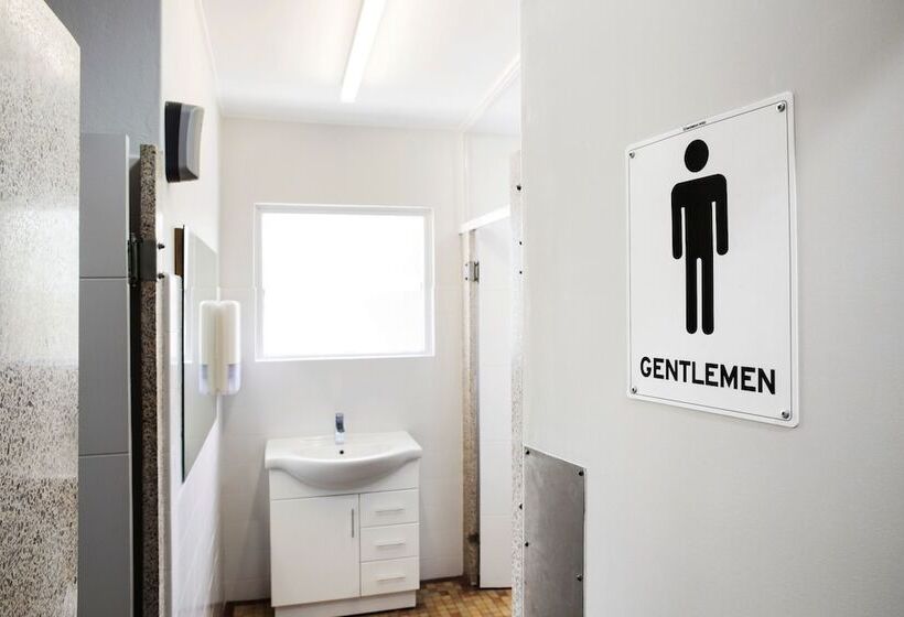 اتاق استاندارد یک تخته با سرویس بهداشتی مشترک, Greenacre