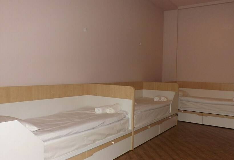 공동 객실, Holiday Hostel