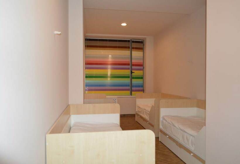 공동 객실, Holiday Hostel