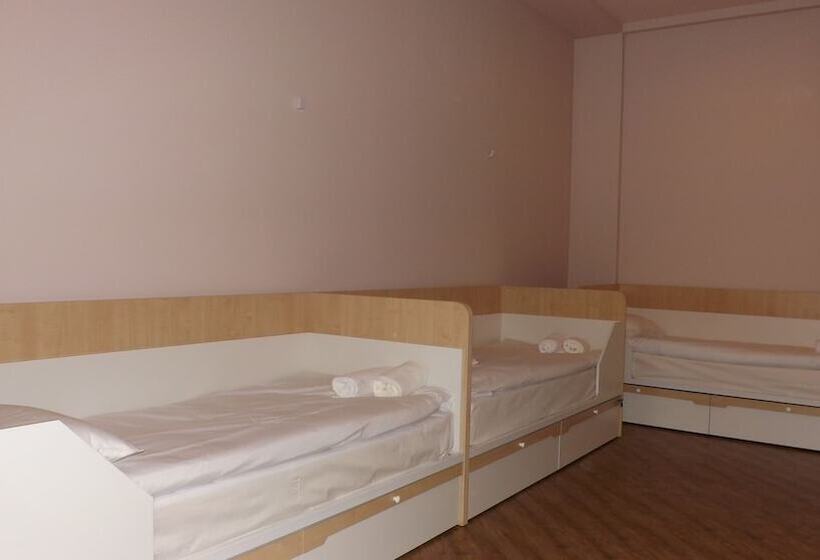 공동 객실, Holiday Hostel