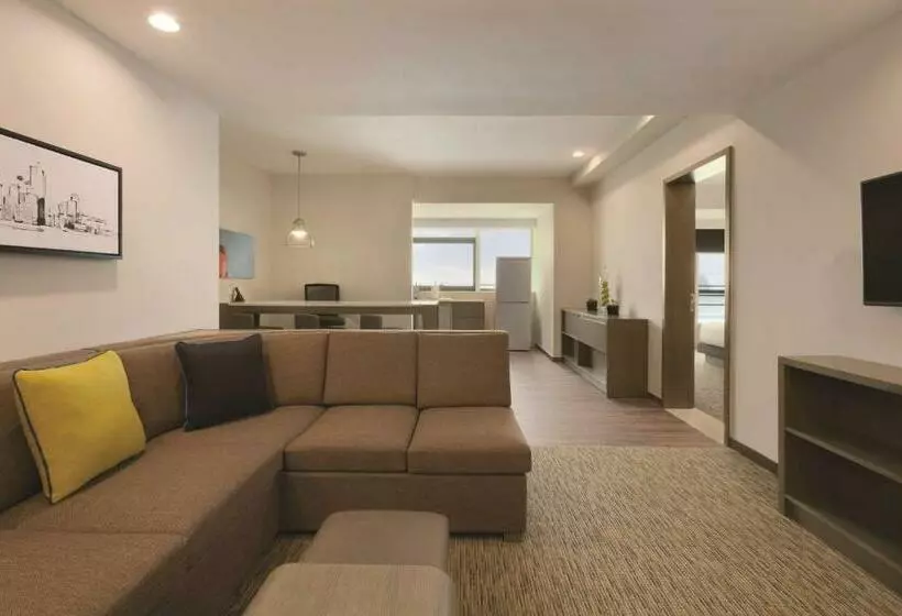 キングサイズベッドのスイートルーム, Hyatt House Shenzhen Airport