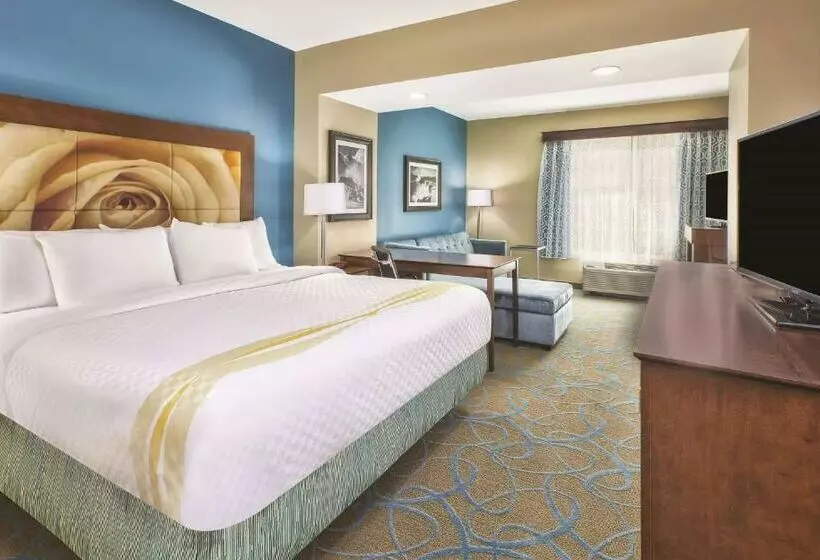 اتاق استاندارد با تخت بزرگ برای معلولان, La Quinta By Wyndham Niagara Falls
