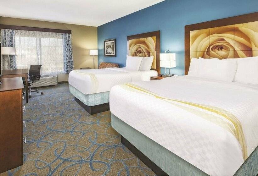 Люкс, La Quinta By Wyndham Niagara Falls