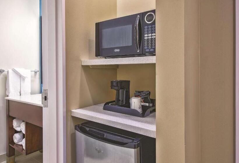 Люкс, La Quinta By Wyndham Niagara Falls