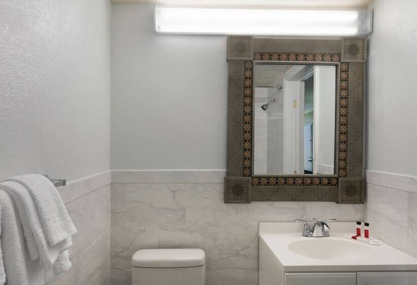 غرفه قياسيه سريرين مزدوجين, Stayable Kissimmee East