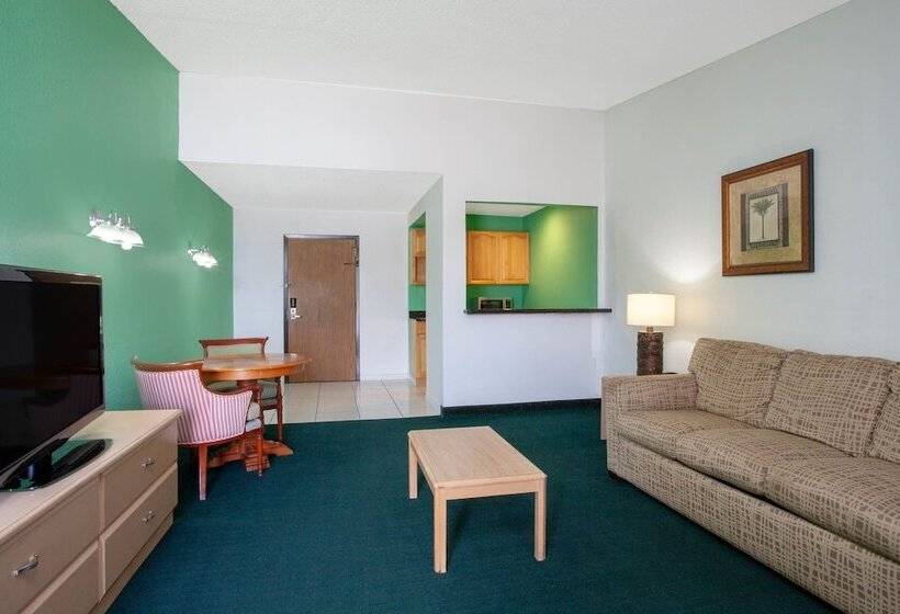 جناح, Stayable Kissimmee East