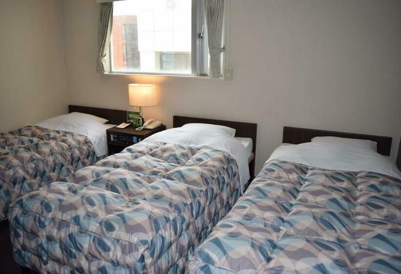 标准三人间, Yamanouchi