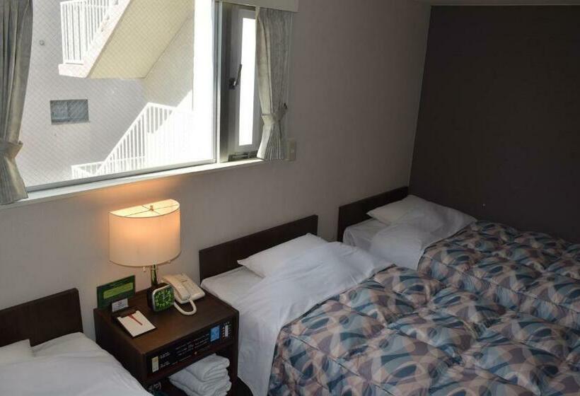 标准三人间, Yamanouchi