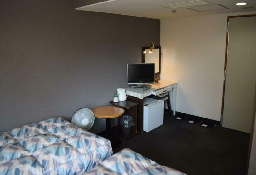 标准三人间, Yamanouchi