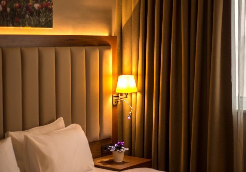 标准间, Yamanouchi