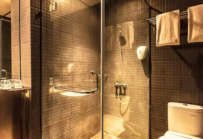 エクゼクティブルーム, Yellow Bee Tangerang