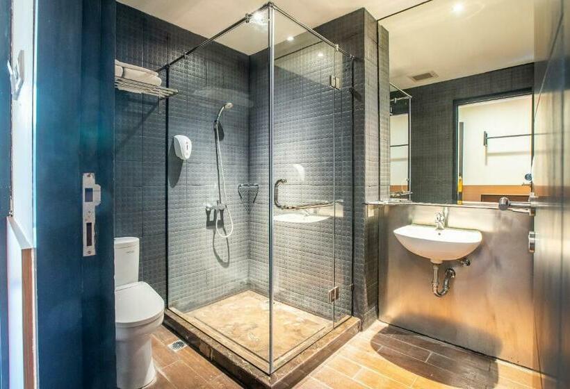 エクゼクティブルーム, Yellow Bee Tangerang