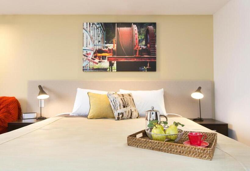 חדר משפחתי, Lithgow Workies Club Motel