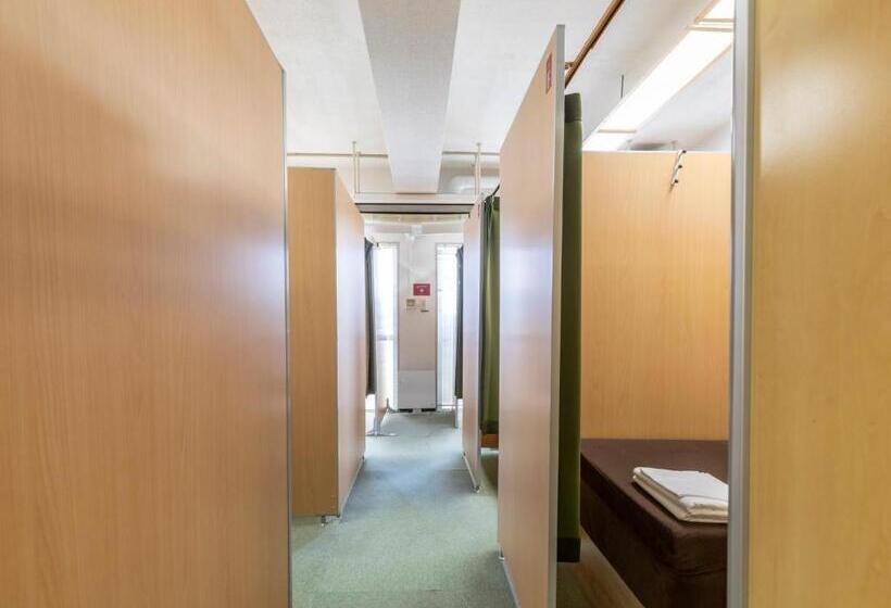 Кровать в Общей Комнате, Omotenashi Hostel Miyajima