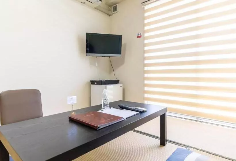 Standard Neljän Hengen Huone Jaettu Kylpyhuone, Omotenashi Hostel Miyajima